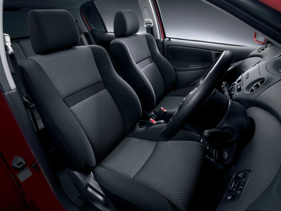  Toyota Vitz RS V Package 2002 года  (фото 3 из 4)
